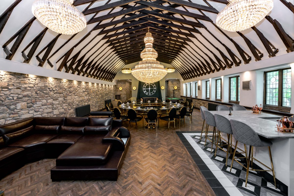 All Saints Manor - jawdropping open plan lounge diner with in house bar